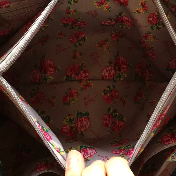 Betsey Johnson Quilted Bag - Picture 10 of 11